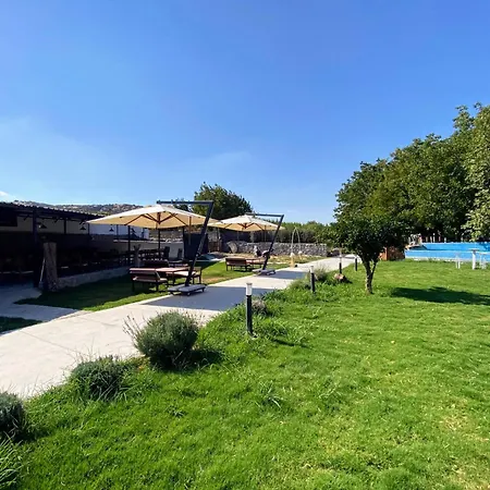Erdem Ciftligi/ Ephesus Arena Apartment